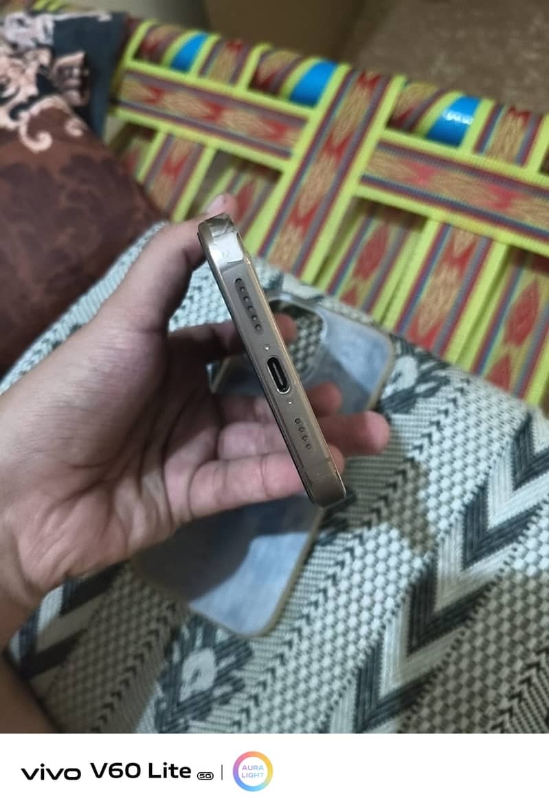 Apple iPhone 16 Pro Max 6
