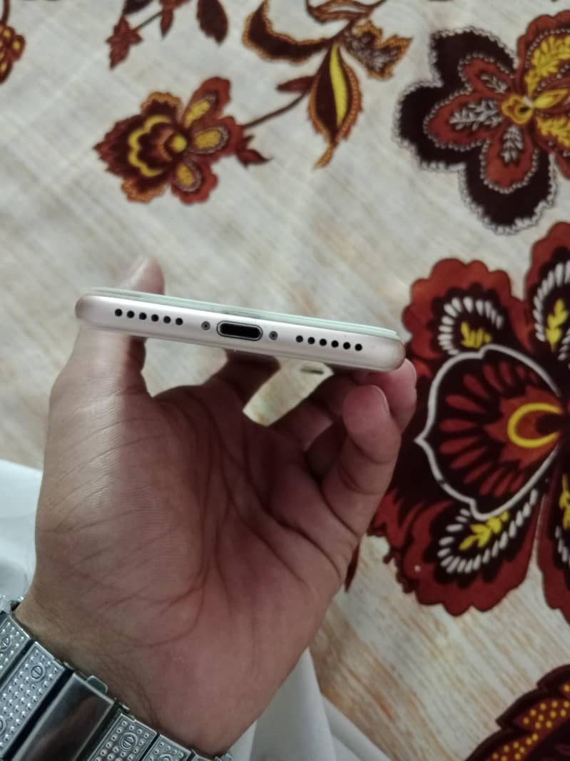 Apple iPhone 8 5