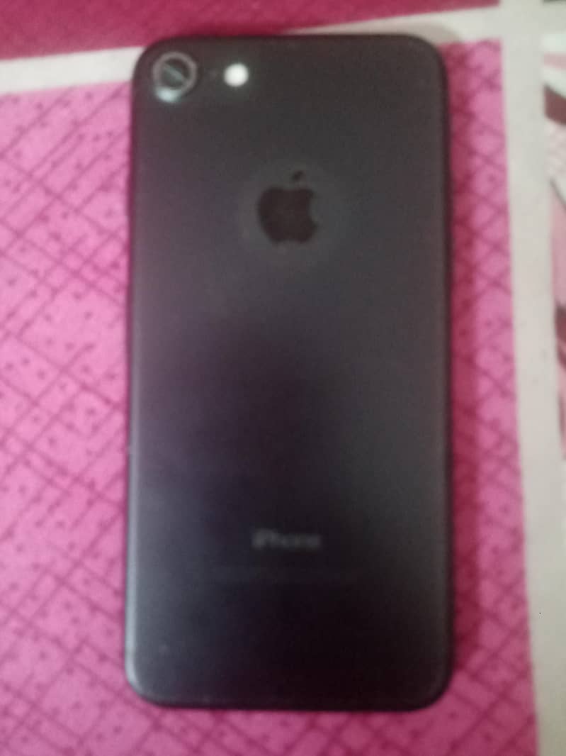 Apple iPhone 7 1