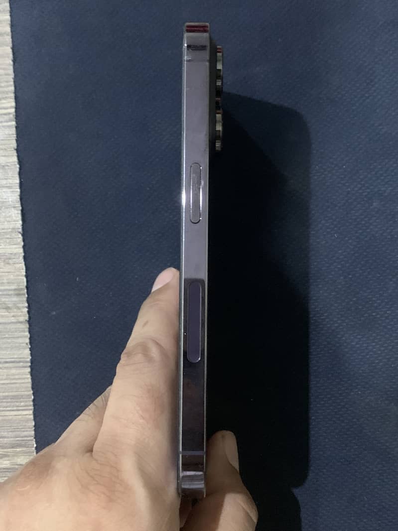 iPhone 14 Pro 4