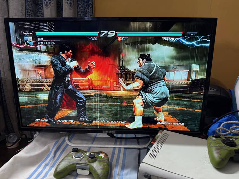 Xbox 360 with 2 wireless controllers 0