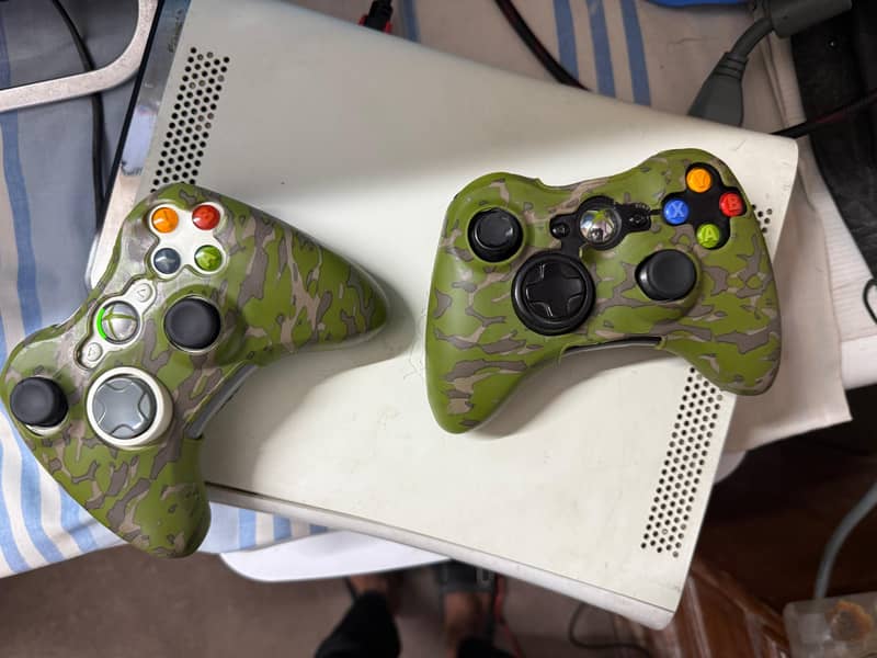 Xbox 360 with 2 wireless controllers 2
