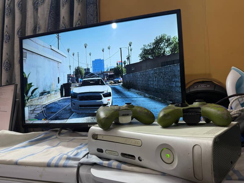 Xbox 360 with 2 wireless controllers 3