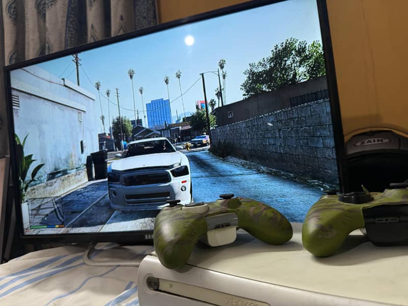 Xbox 360 with 2 wireless controllers 7