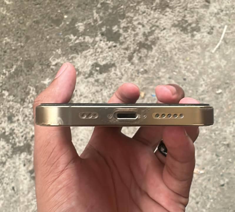 Apple iPhone 13 Pro 4