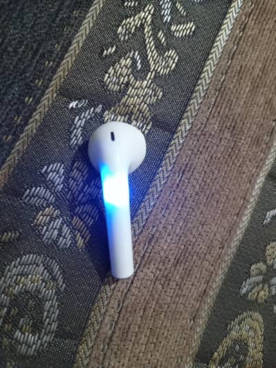 Ear buds brand new i12