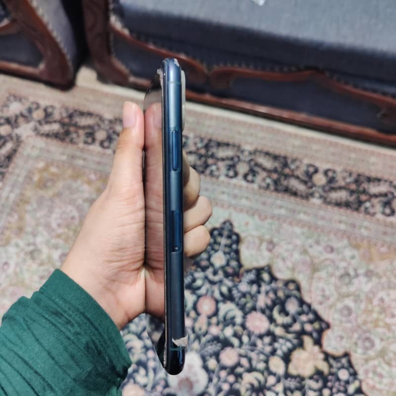 Apple iPhone 11 Pro 2