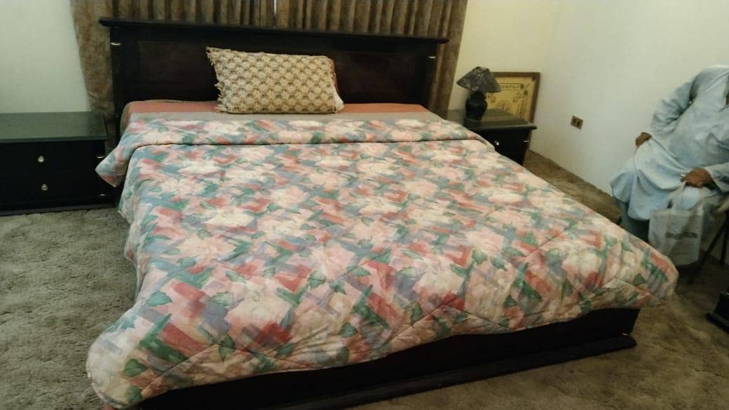 Bed set with side tables 0
