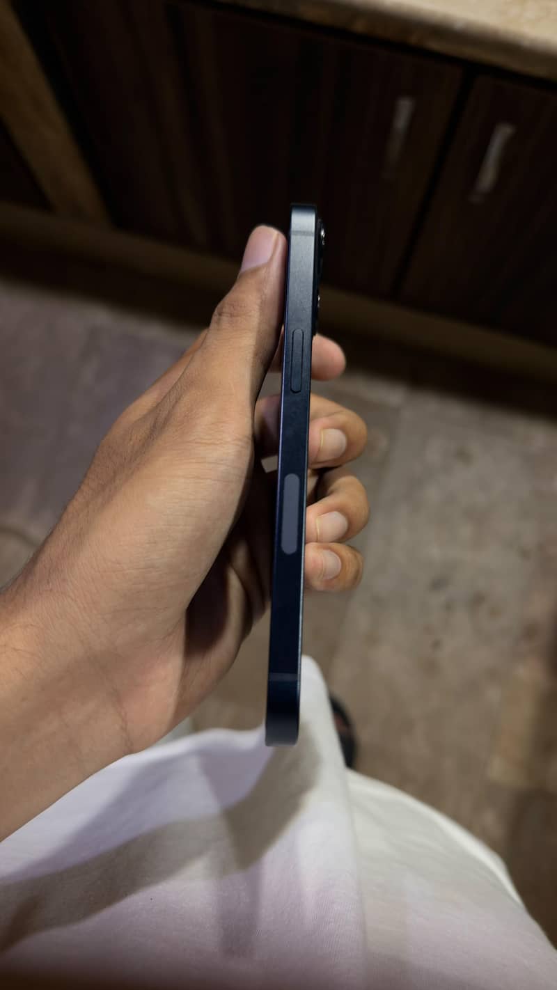 Apple iPhone 13 5