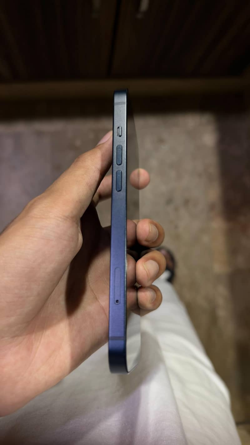 Apple iPhone 13 6