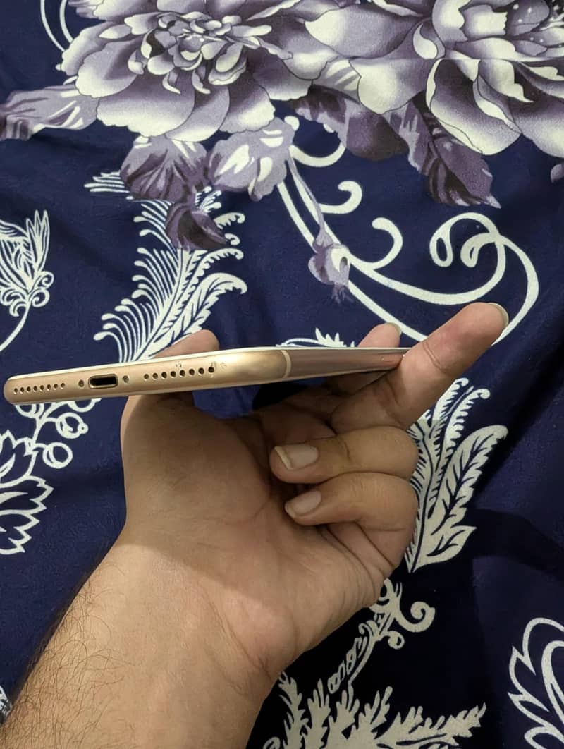 Apple iPhone 8 Plus 6