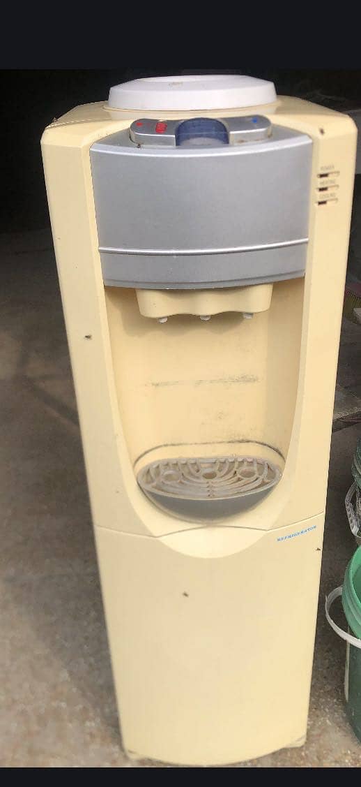 Refrigerator 0
