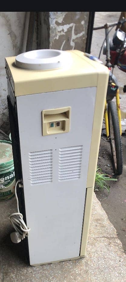 Refrigerator 1