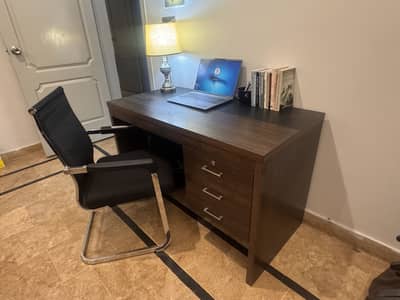 Beautiful High Quality Office Desk and Mesh Chair