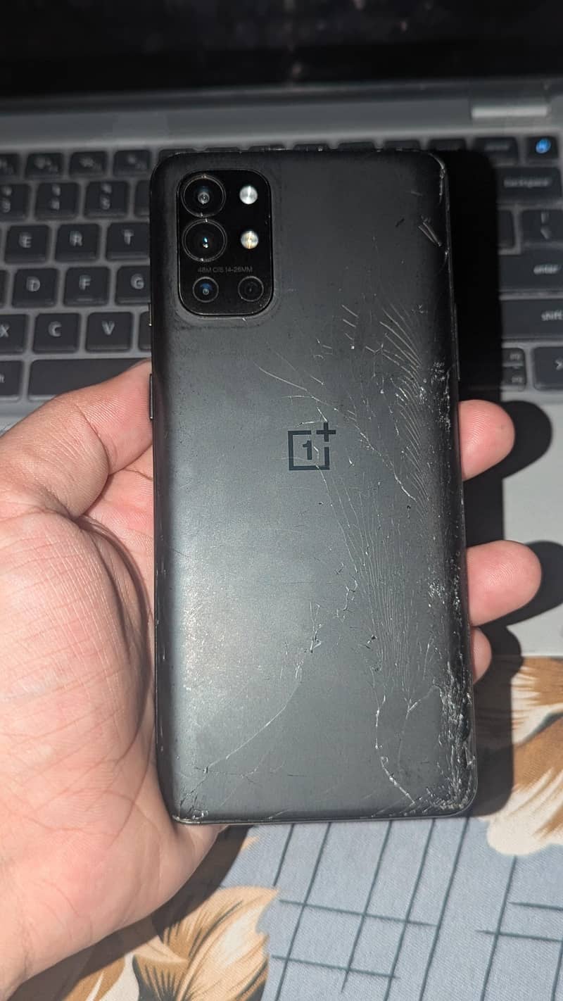 One Plus 9R 1
