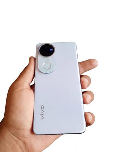 Vivo V50