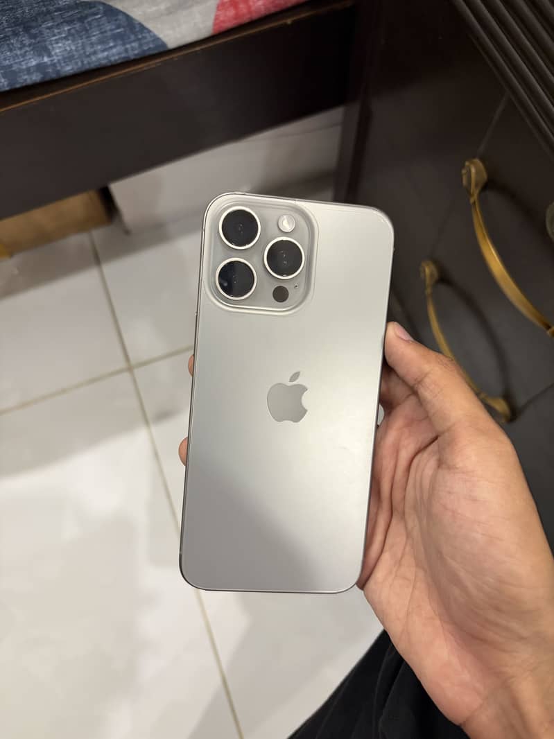 Apple iPhone 15 Pro Max 0