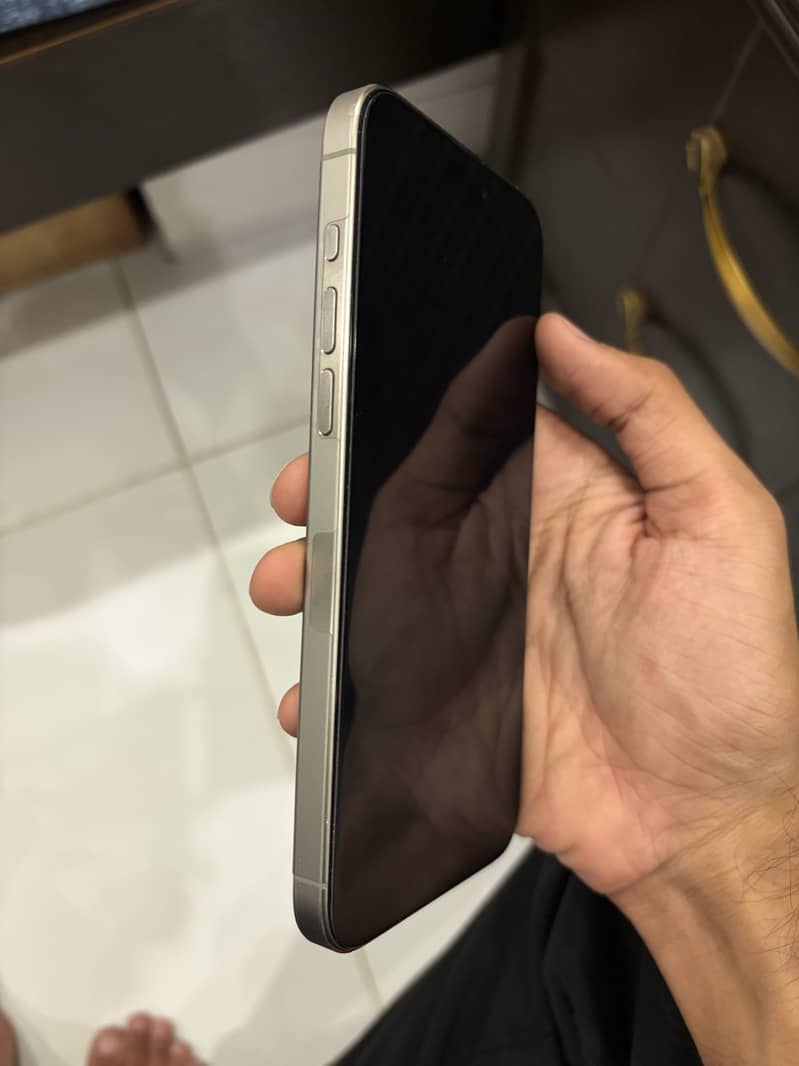 Apple iPhone 15 Pro Max 2