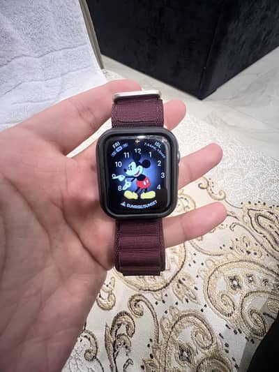 Apple watch se nike addition