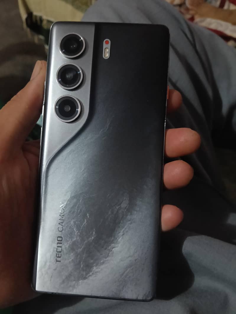 Tecno CAMON 40 Pro 0