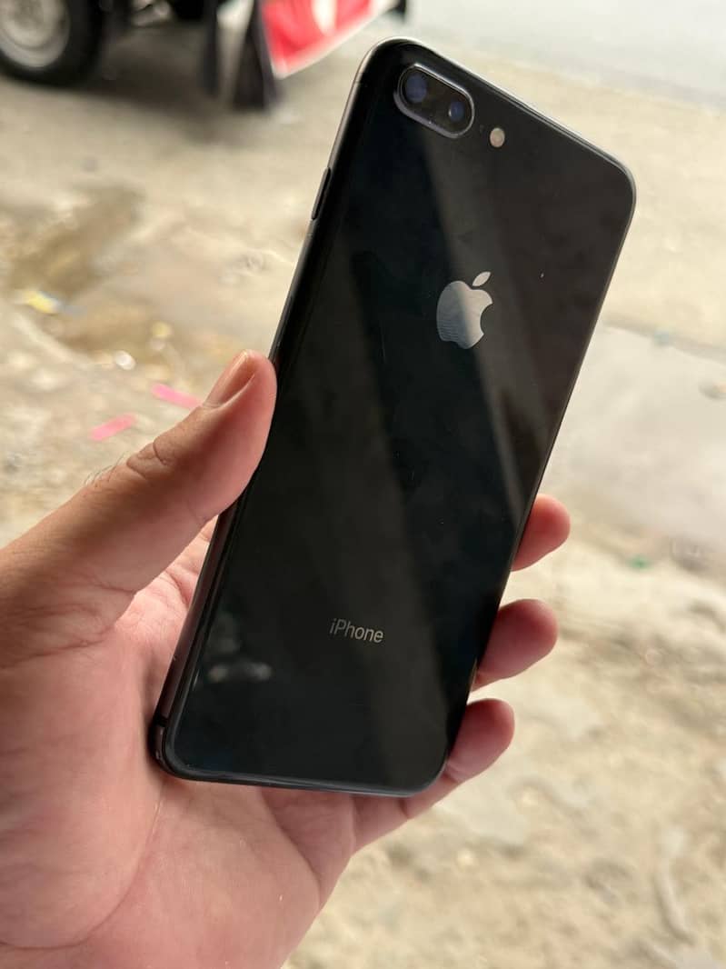 Apple iPhone 8 Plus 0