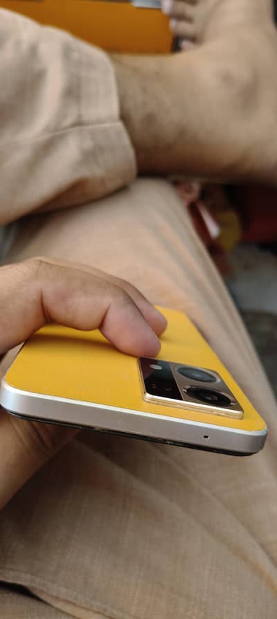 OPPO F21 Pro