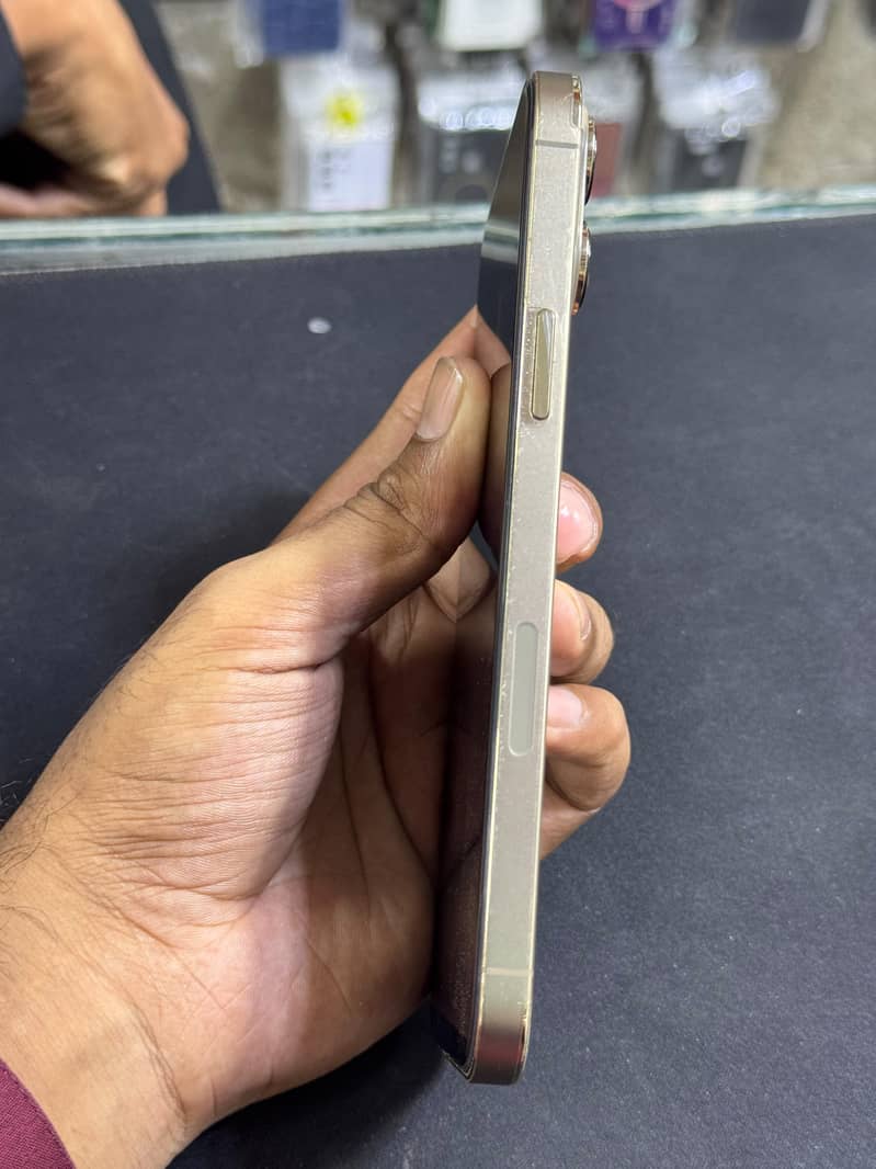 Apple iPhone 13 Pro Max 2