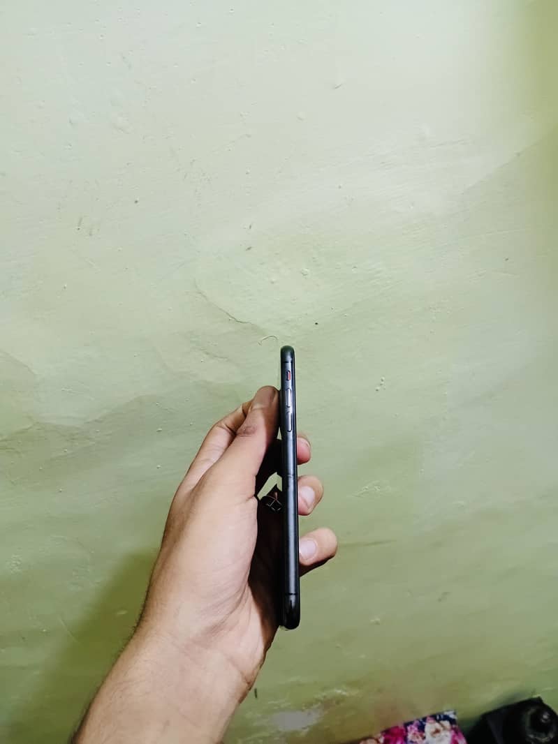 Apple iPhone XS 4