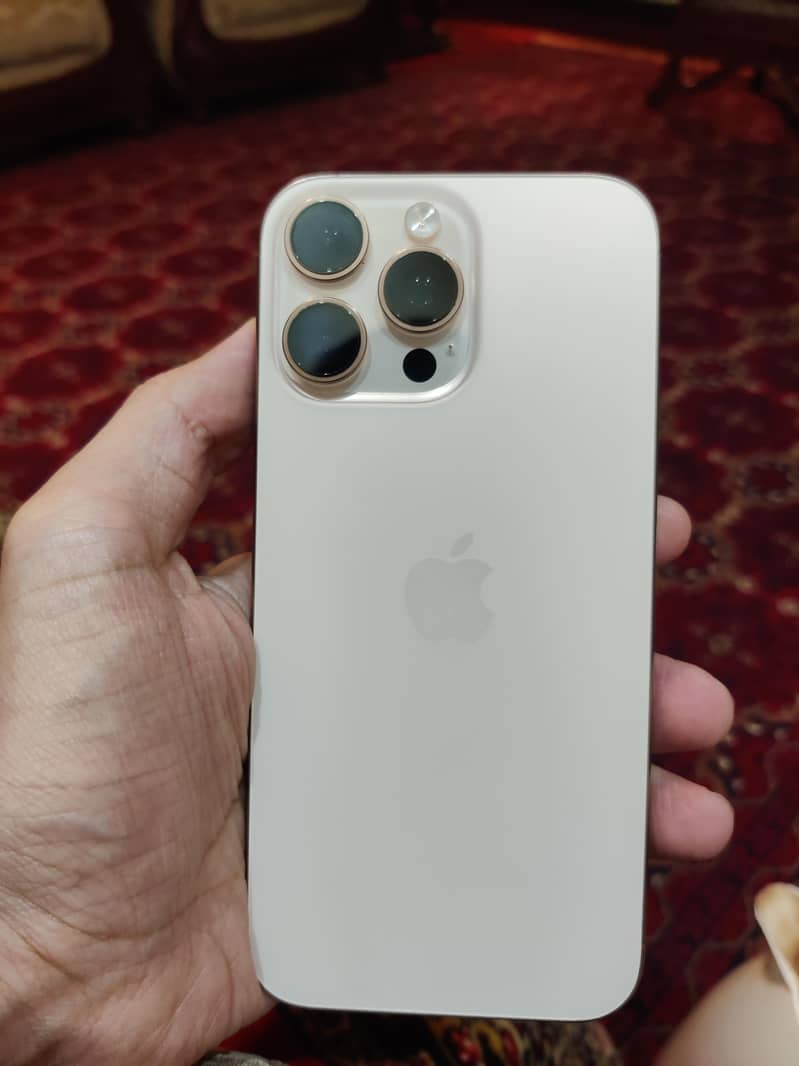 Apple iPhone 16 Pro Max 0