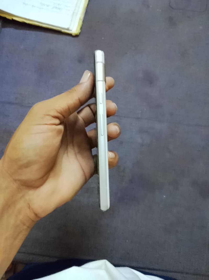 Google Pixel 7a 2