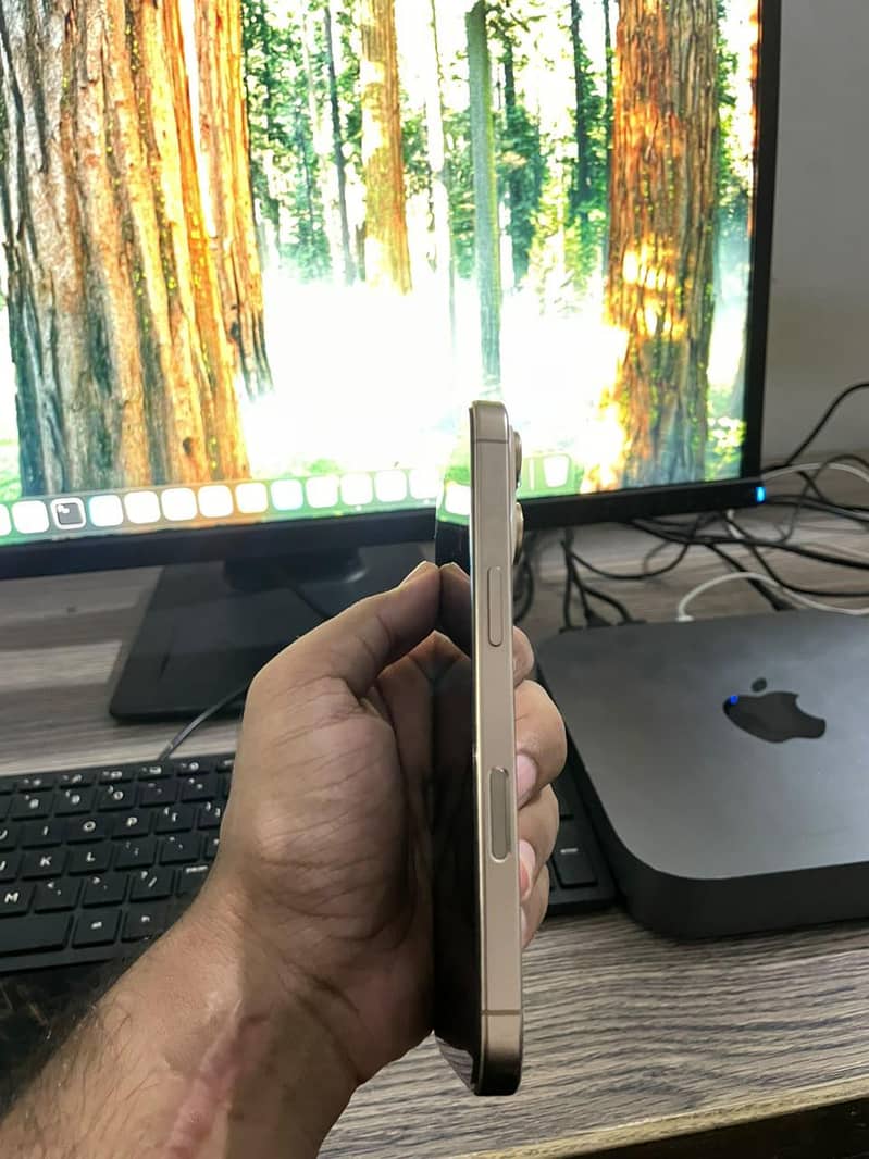 Apple iPhone 16 Pro 2