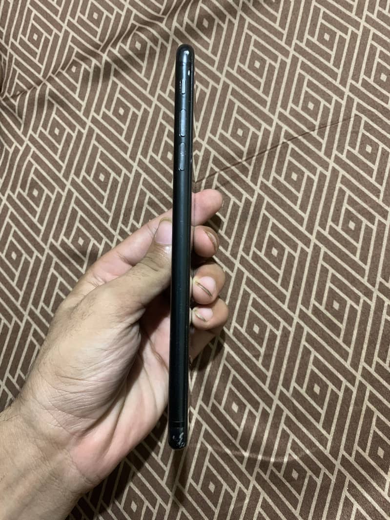 Apple iPhone 7 Plus 5