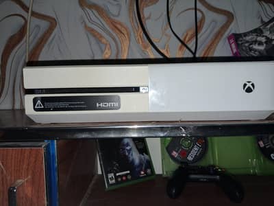 xbox 1 for sale mint condition with cds and two controllers