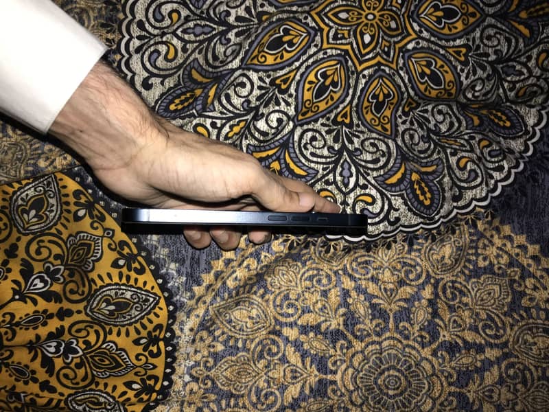 Apple iPhone 13 4