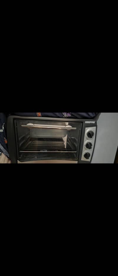 Geepas electric oven  hardly used