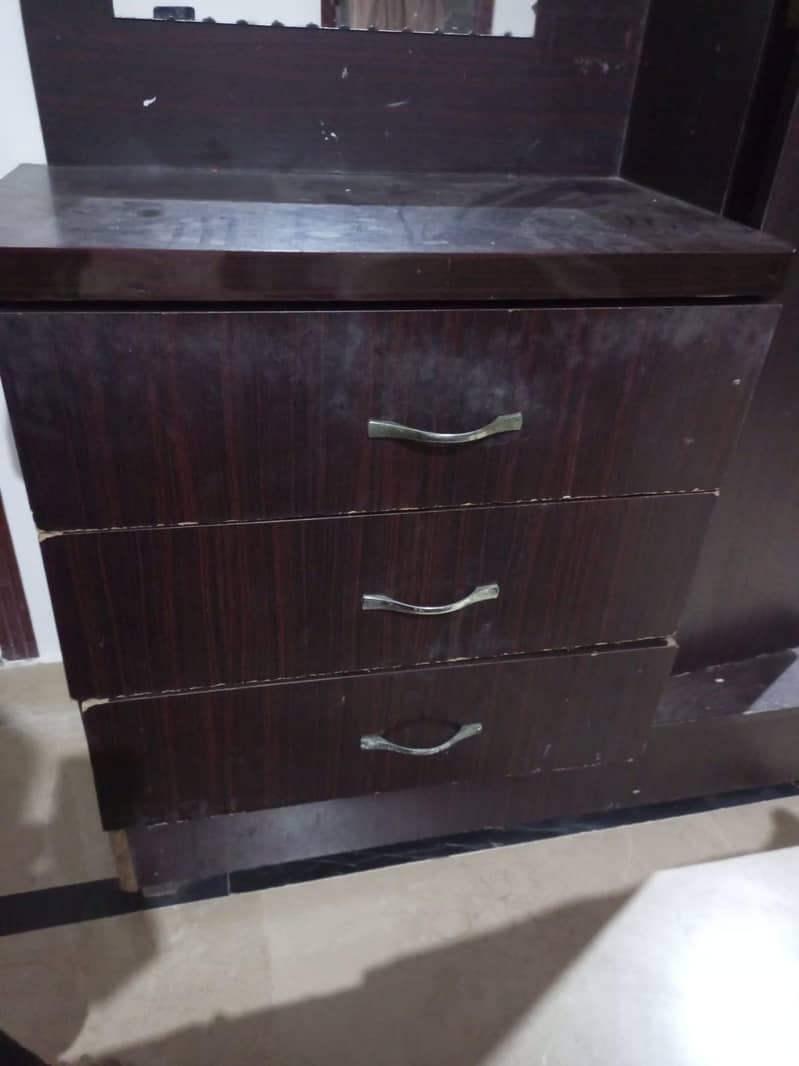 Dressing Table 3