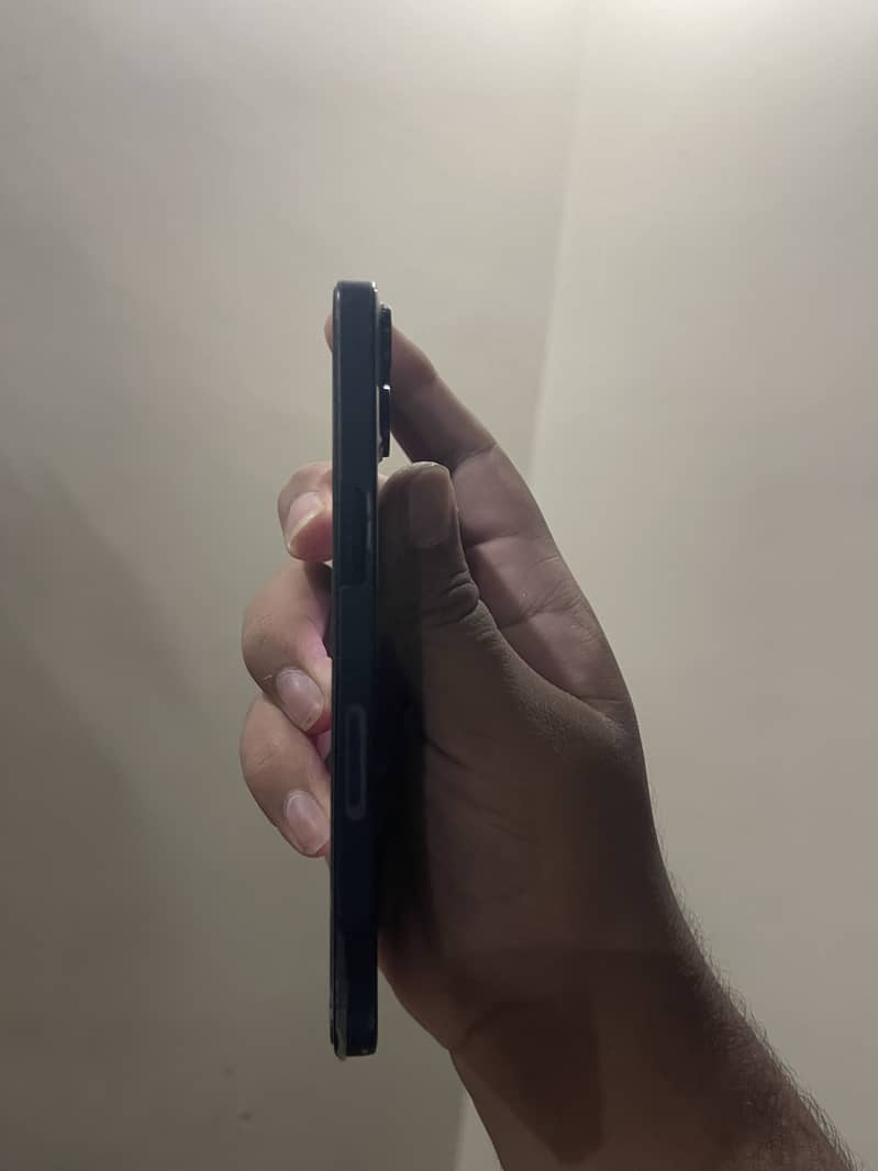 Apple iPhone 13 2