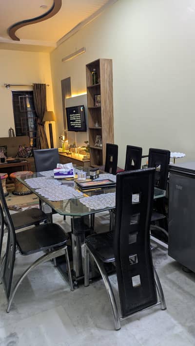 Dining table for sale