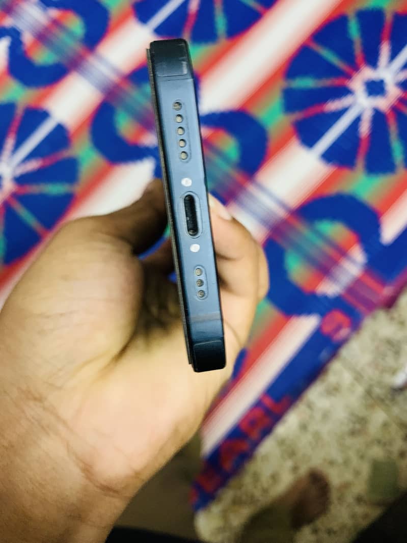 Apple iPhone 13 2