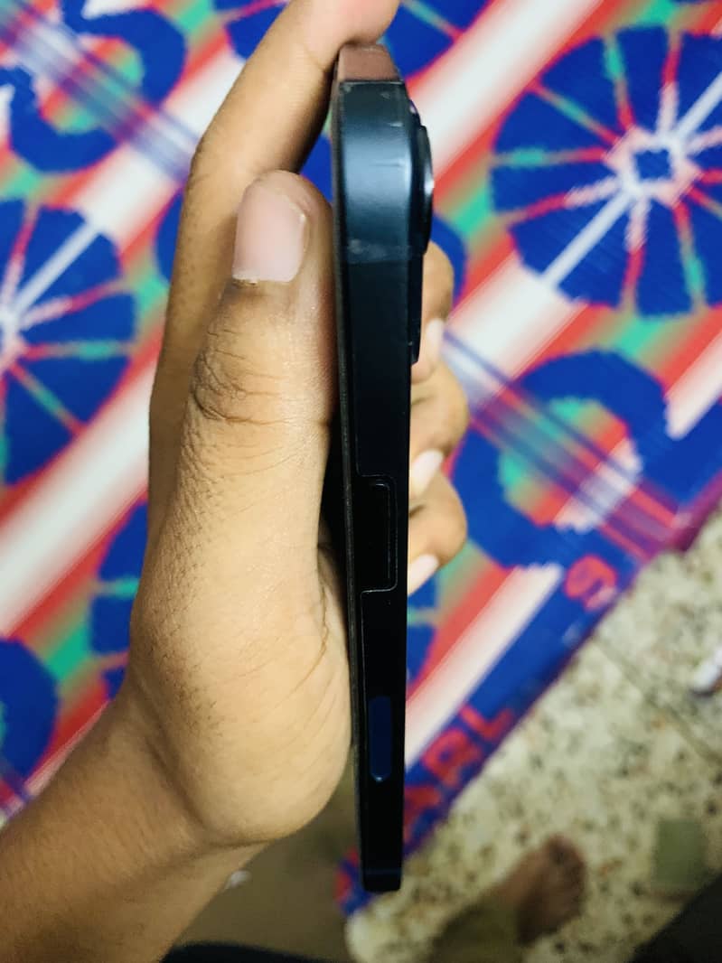 Apple iPhone 13 4