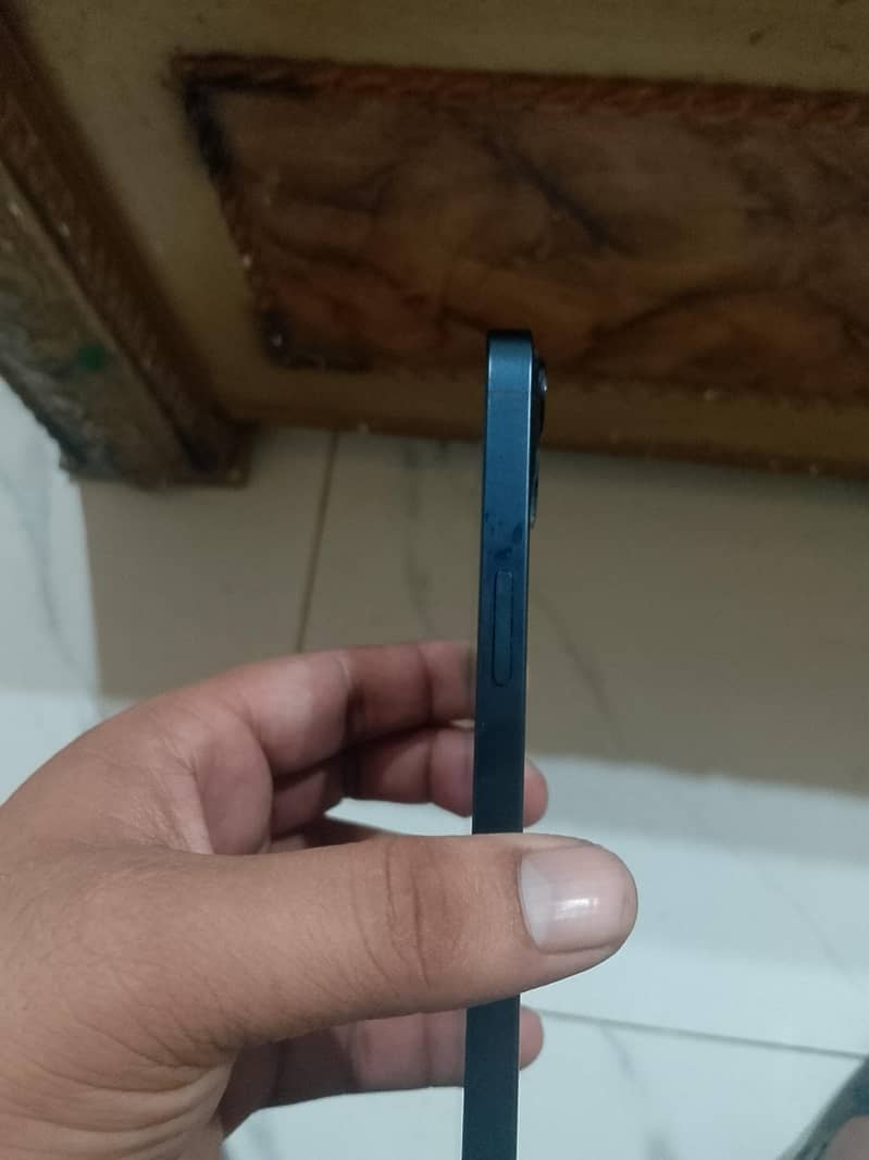 Apple iPhone 13 2