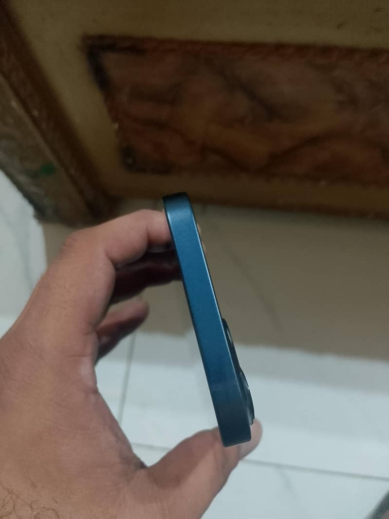 Apple iPhone 13 3