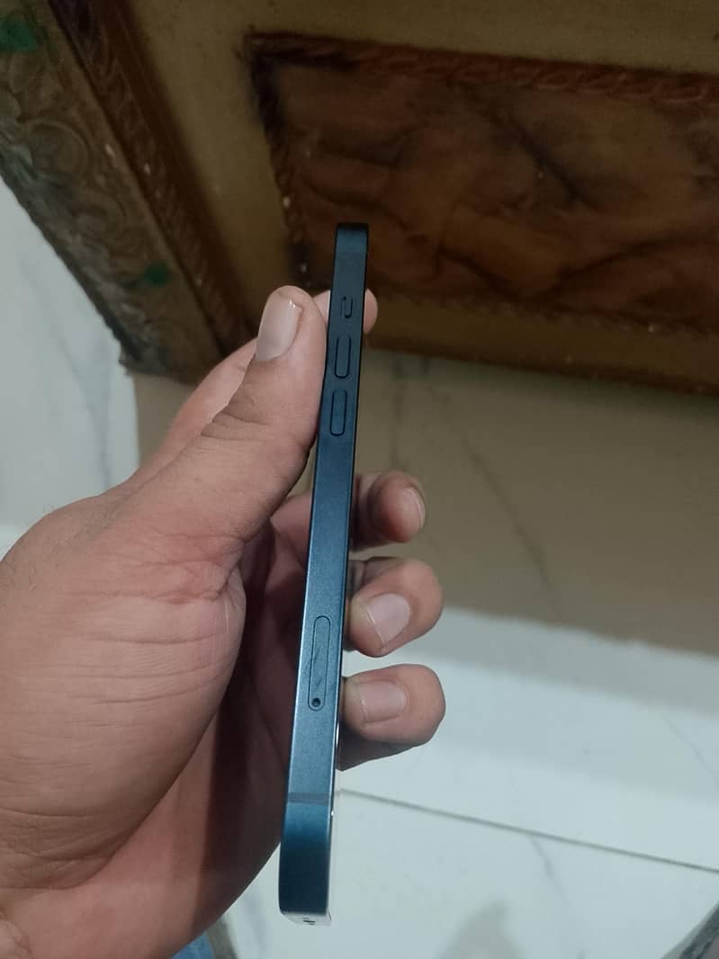 Apple iPhone 13 4