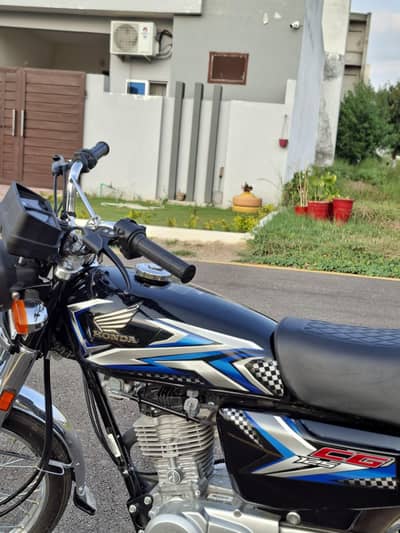 Honda City 125 Black Scratchless brand new bike