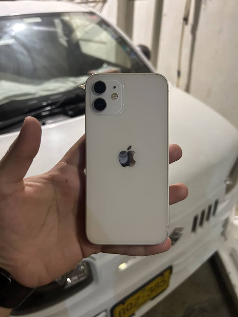 Apple iPhone 12 4