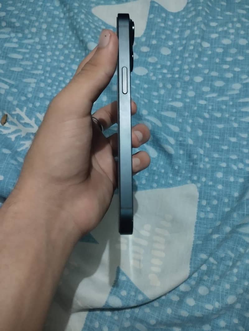 Apple iPhone 14 3