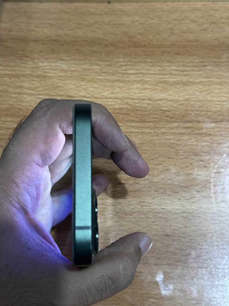 Apple iPhone 13 4