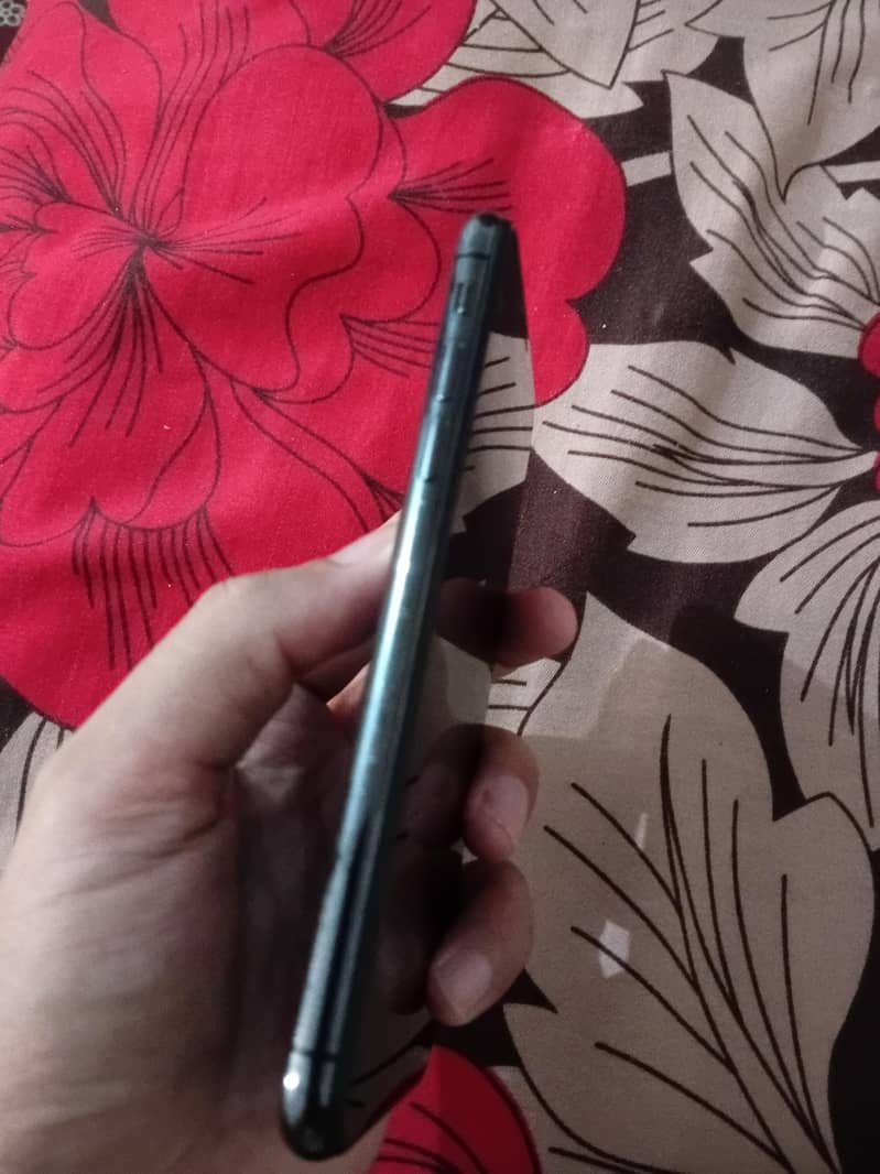 Apple iPhone X 3