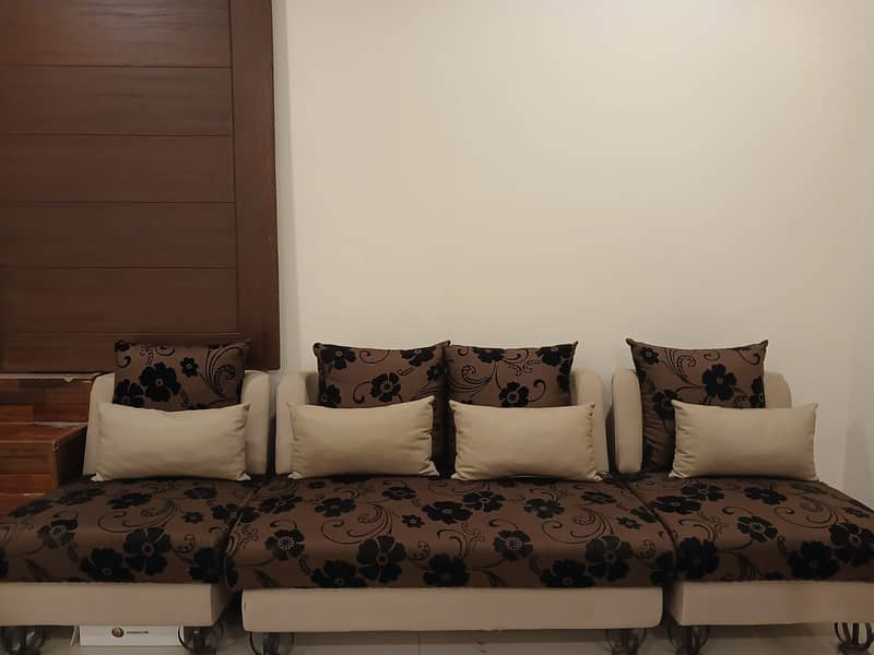 7 SEATER SOFAS IN GOOD CONDITION 0