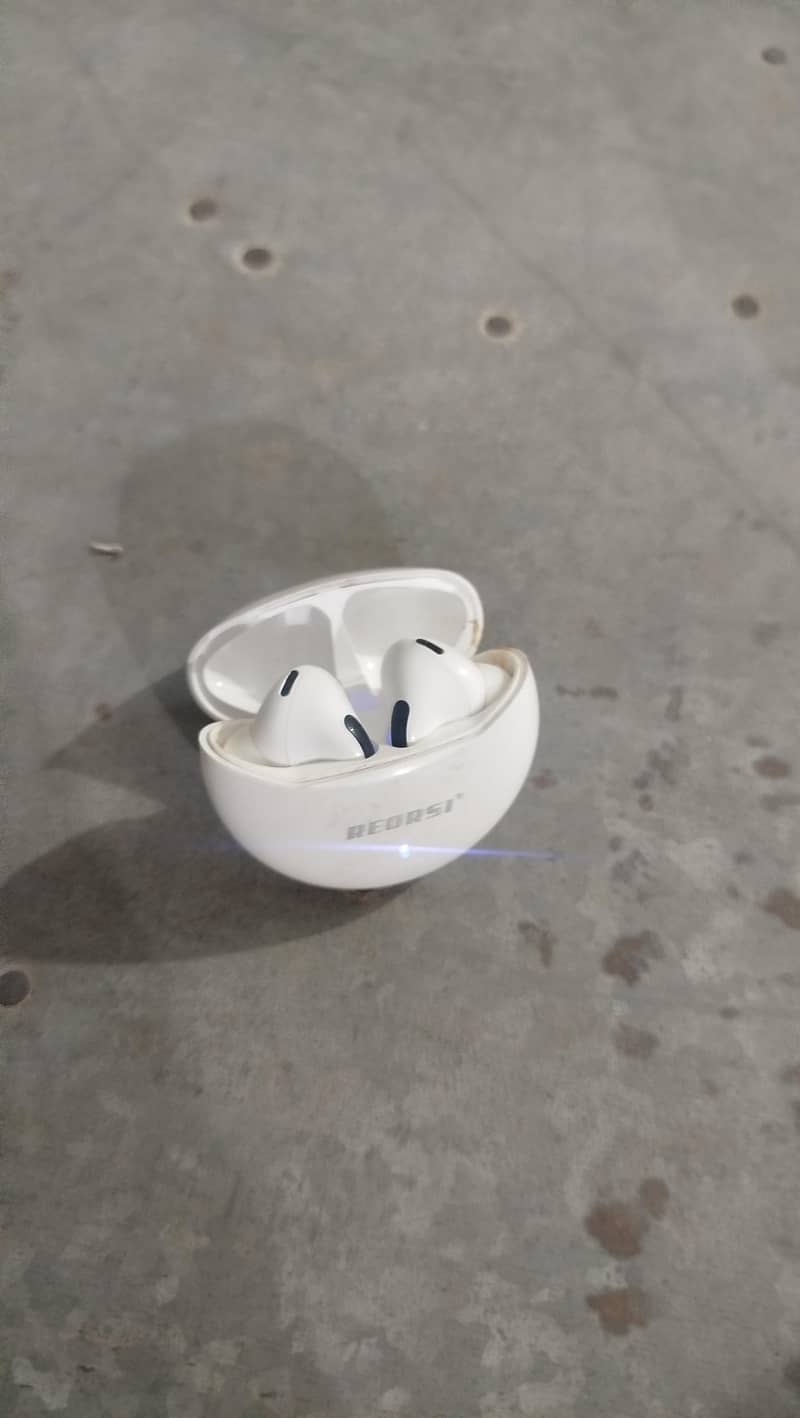 Used Earbuds 0